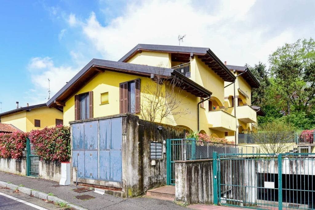 Facciata - Trilocale via Guglielmo Marconi, 43, Faloppio - foto 2