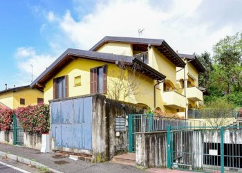 Facciata - Trilocale via Guglielmo Marconi, 43, Faloppio - foto 2