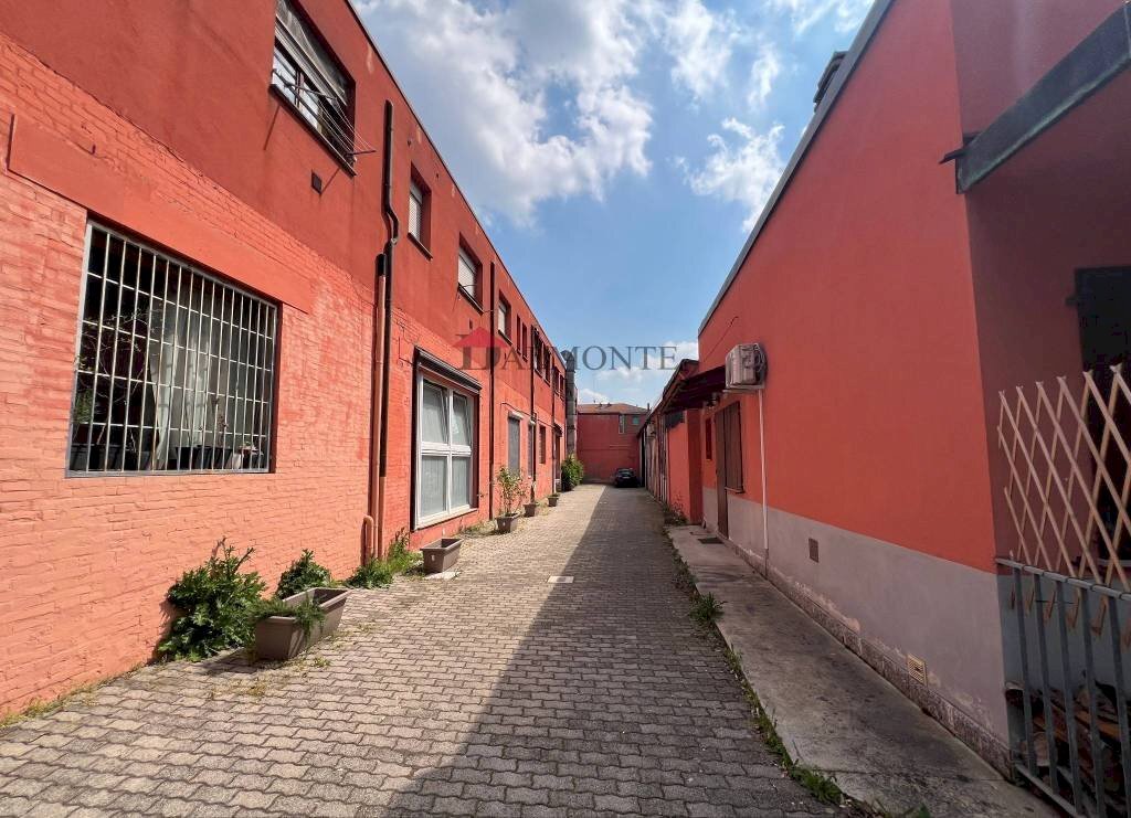 Cortile interno - Box via Antonio Fontanesi, Bologna (zona Mazzini) - foto 2