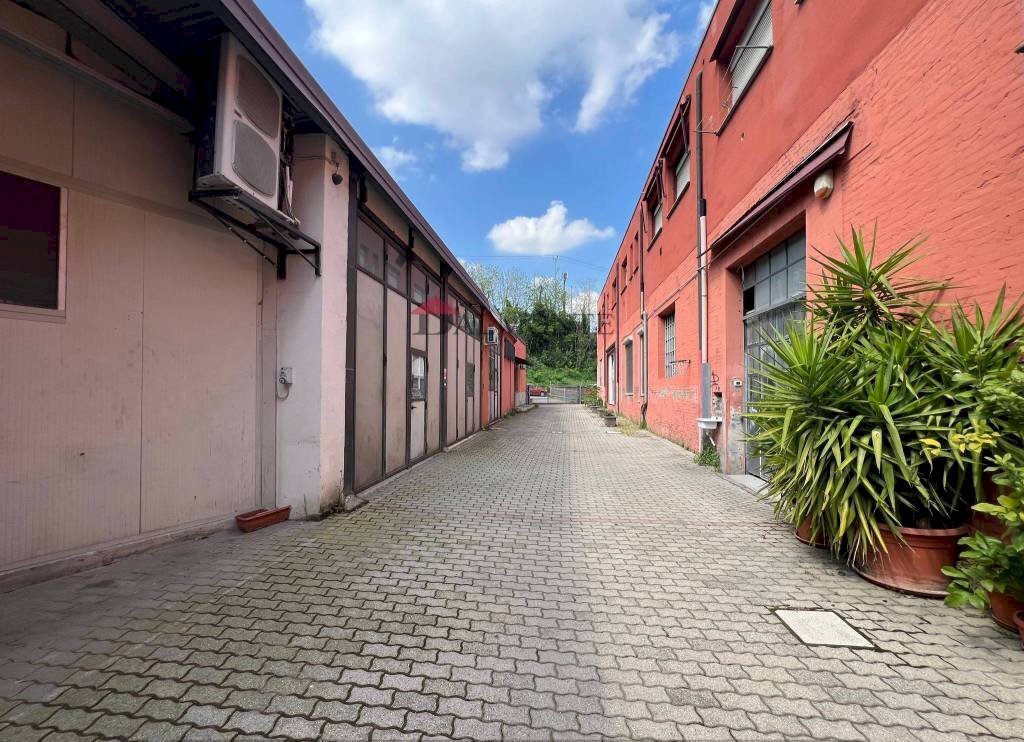Cortile interno - Box via Antonio Fontanesi, Bologna (zona Mazzini) - foto 3