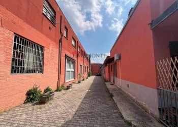 Cortile interno - Box via Antonio Fontanesi, Bologna (zona Mazzini) - foto 2