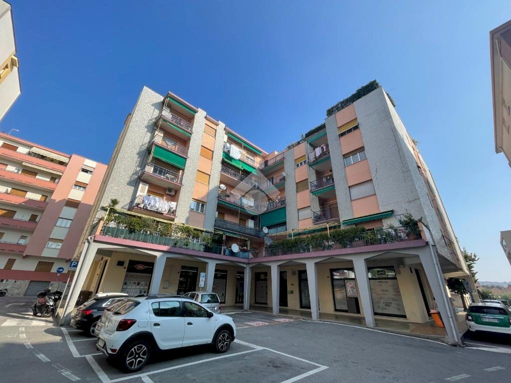 Three-room apartment Piazza lombardia, Albissola Marina - photo 1