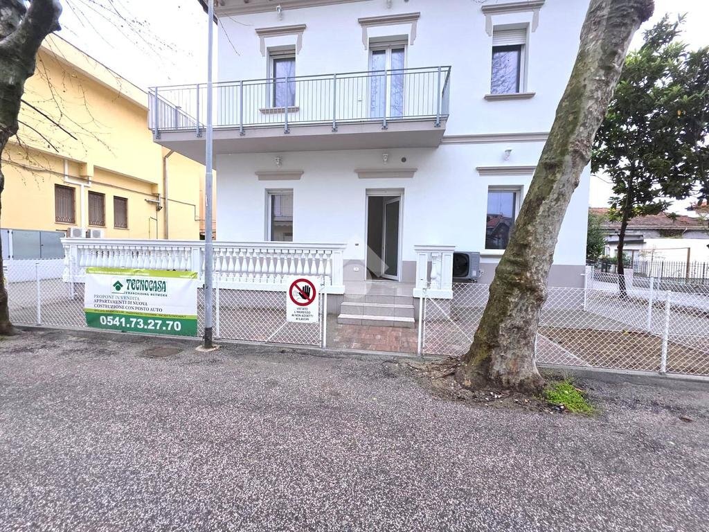 Three-room apartment Piazza Giovanni Pascoli, Rimini - photo 1