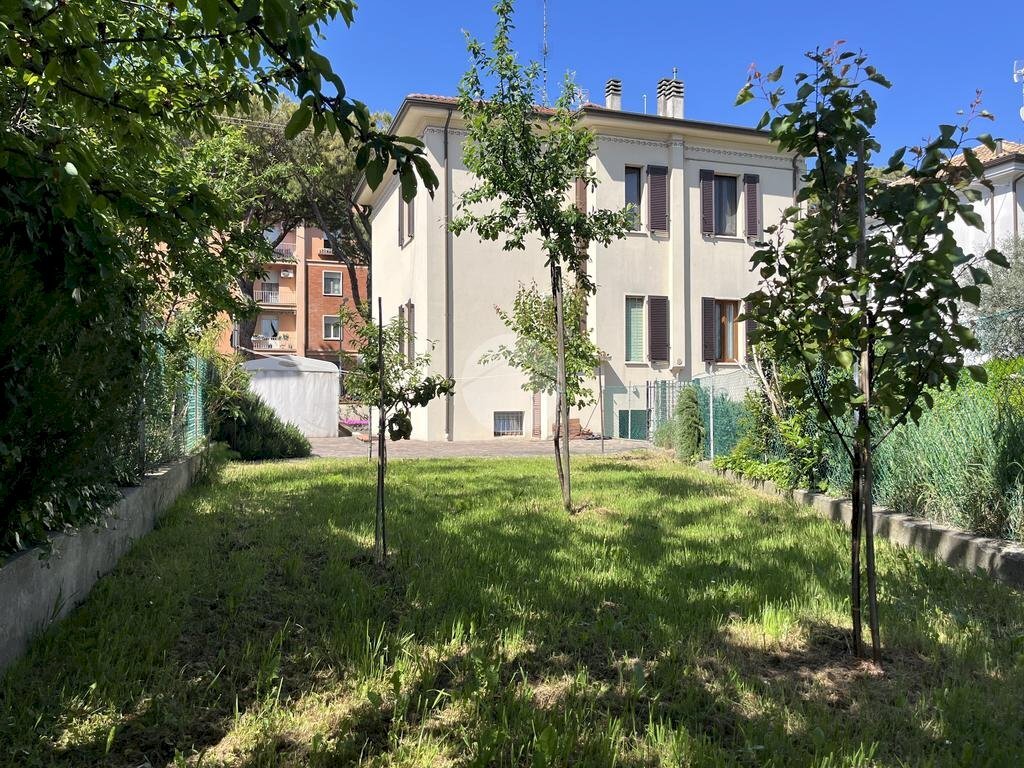 Portion of a house Viale Giacomo Matteotti, Rimini - photo 1
