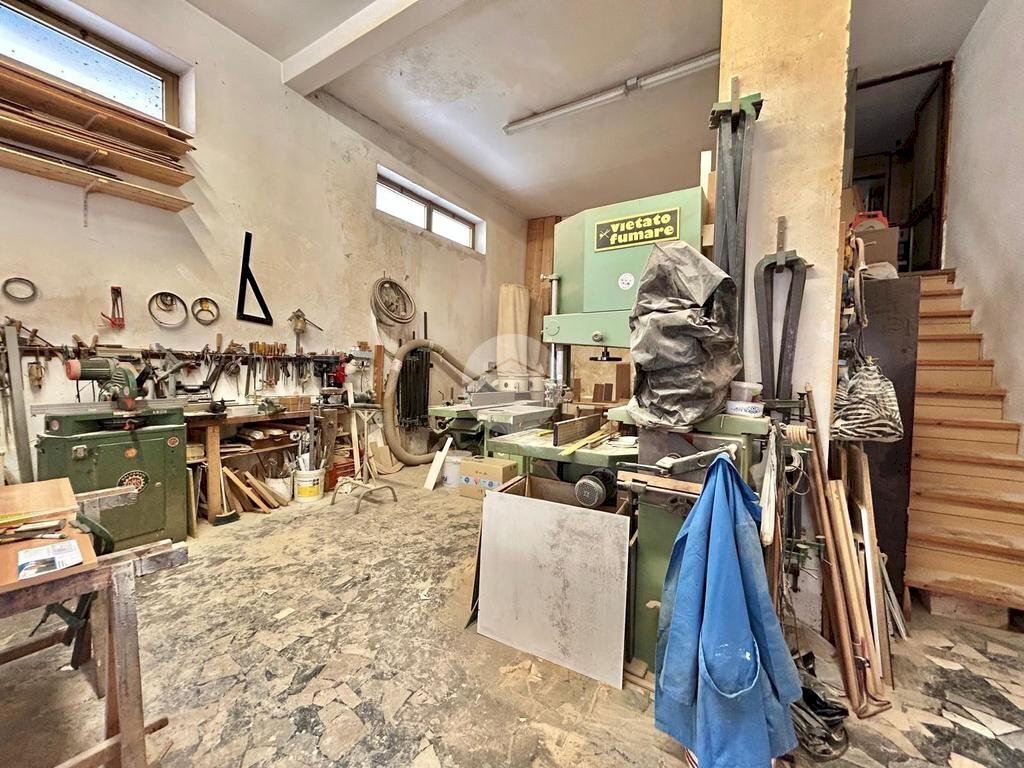Shop Negozio Via Mignone, Savona - photo 3
