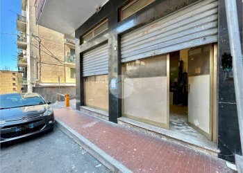 Shop Negozio Via Mignone, Savona - photo 10