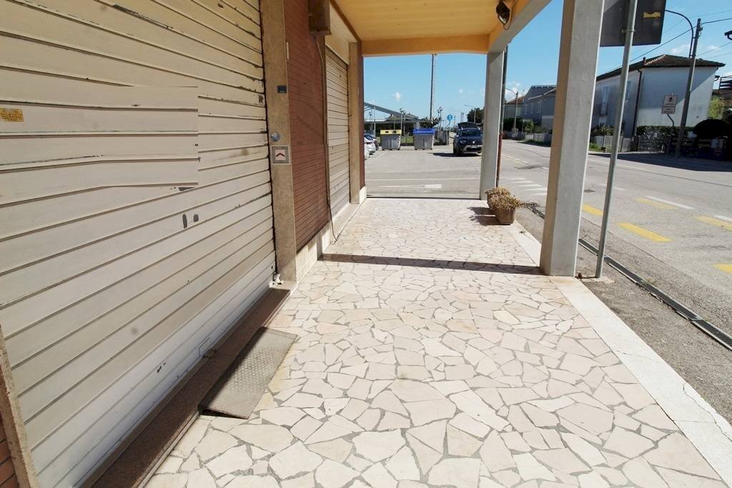 Commercial Premises VIA VALLE UMANA, Argenta - photo 3