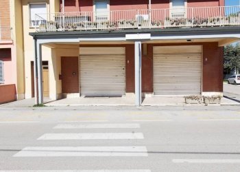 Locale Commerciale VIA VALLE UMANA, Argenta - foto 1