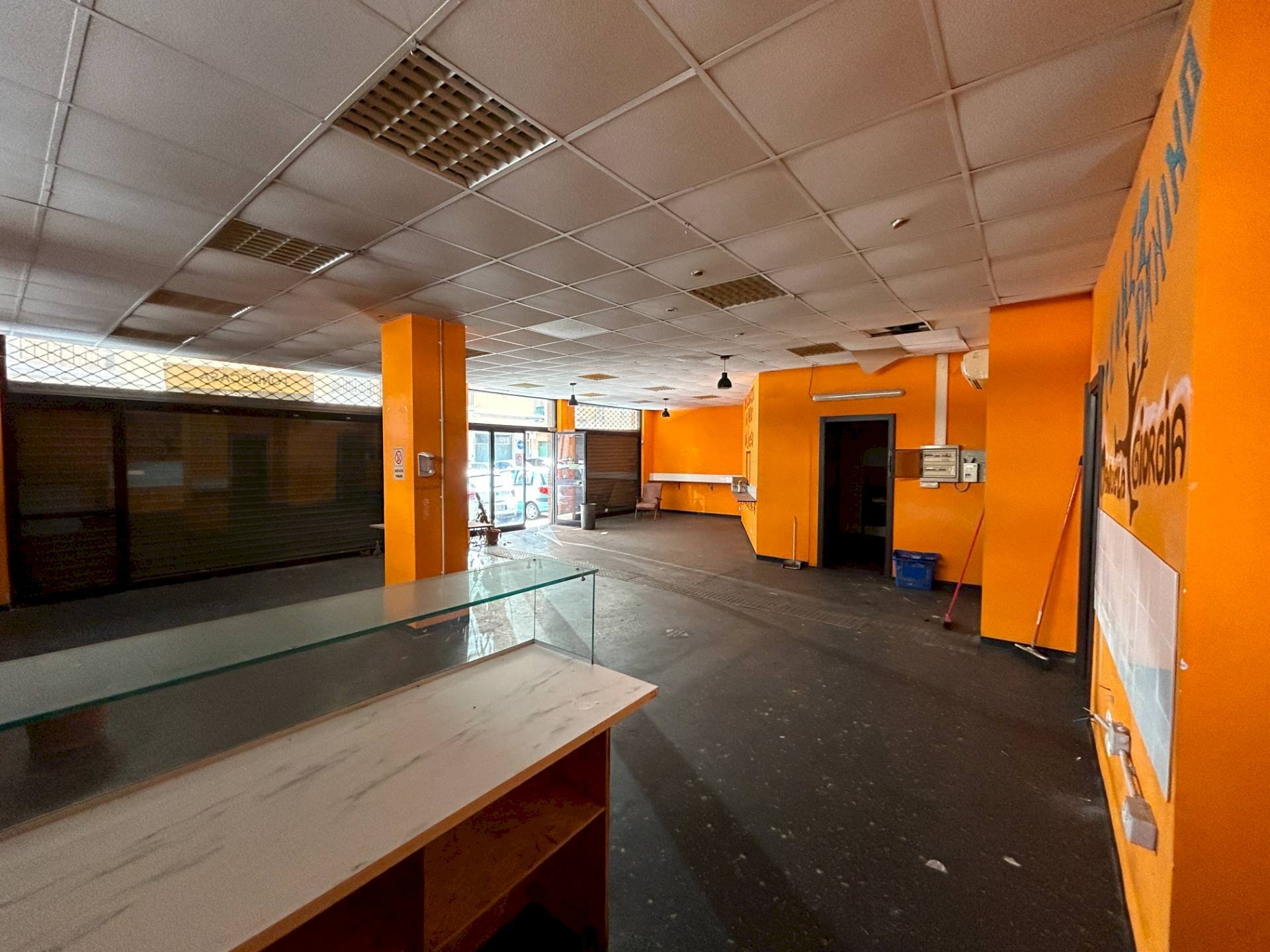 Locale Commerciale VIA SOLIMAN, Genova (zona Sestri Ponente) - foto 1