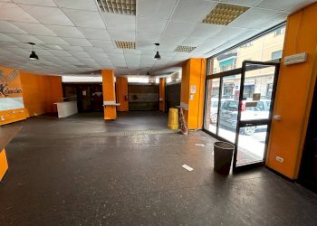 Locale Commerciale VIA SOLIMAN, Genova (zona Sestri Ponente) - foto 13