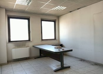 Locale Commerciale Via Vanzetti, Terni - foto 14