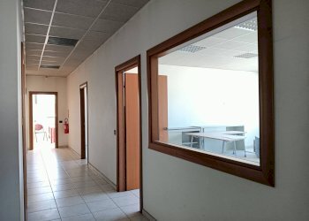 Locale Commerciale Via Vanzetti, Terni - foto 17