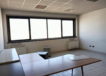 Locale Commerciale Via Vanzetti, Terni - foto 21