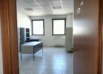 Locale Commerciale Via Vanzetti, Terni - foto 22