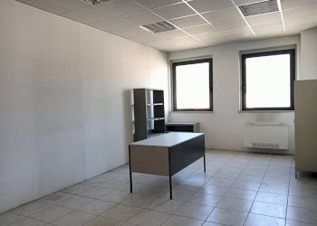 Locale Commerciale Via Vanzetti, Terni - foto 23