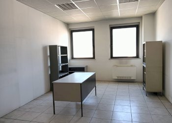 Locale Commerciale Via Vanzetti, Terni - foto 24