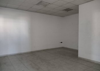 Locale Commerciale Via Vanzetti, Terni - foto 30