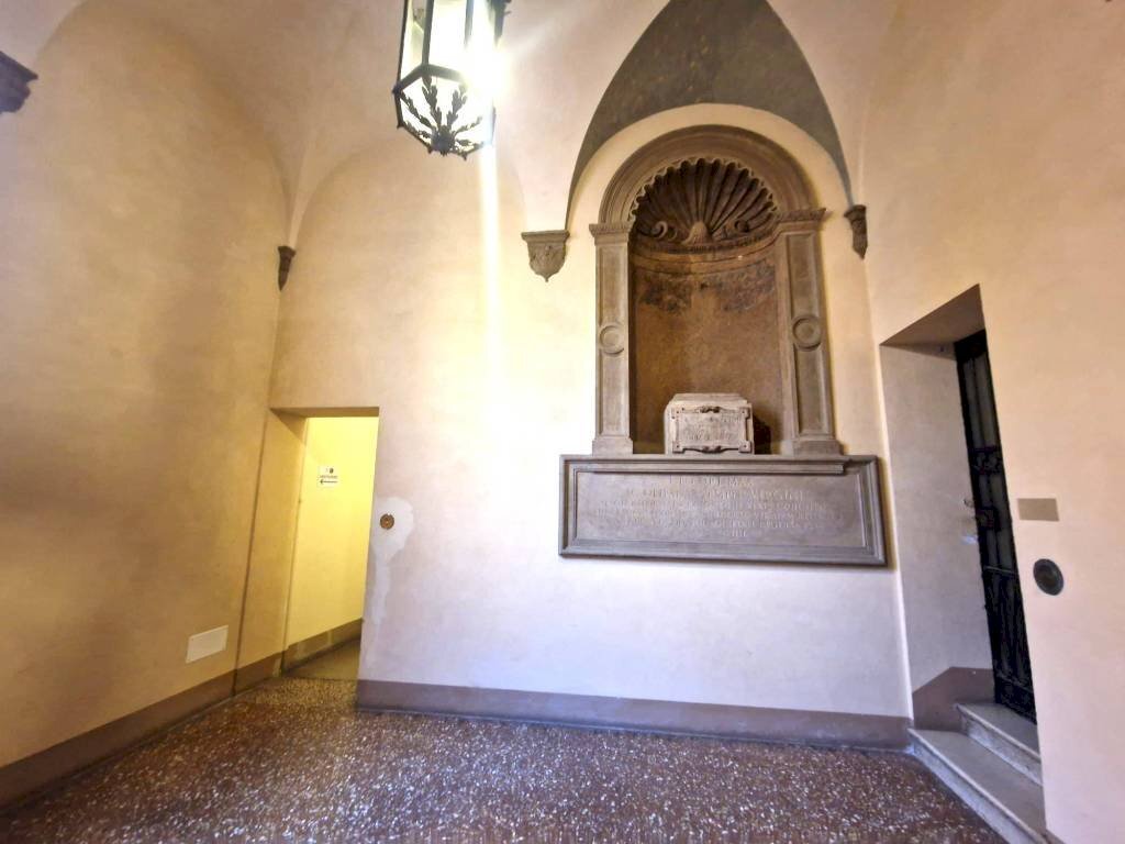 Interno palazzo - Quadrilocale piazza di Porta Ravegnana, Bologna (zona Centro Storico) - foto 3