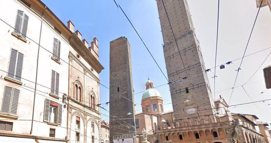 Zona - Four-room apartment piazza di Porta Ravegnana, Bologna (neighborhood Centro Storico) - photo 2