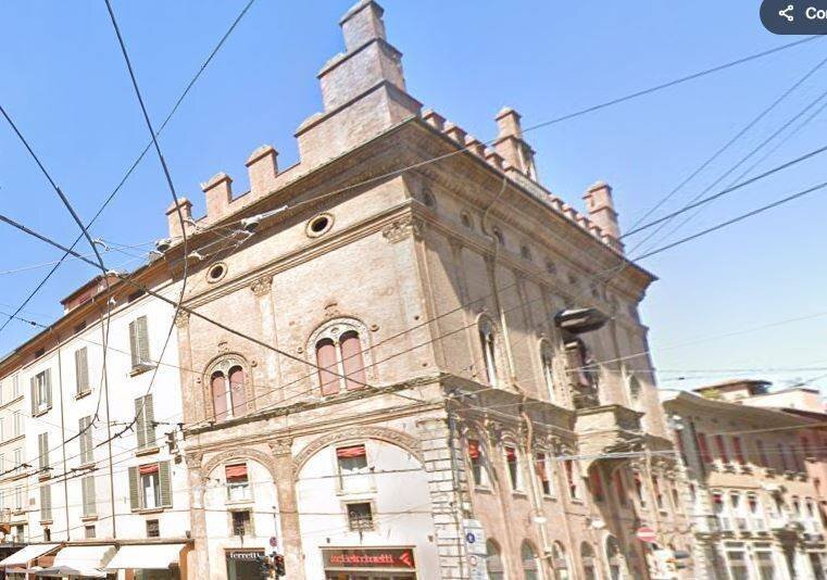 Zona - Quadrilocale piazza di Porta Ravegnana, Bologna (zona Centro Storico) - foto 2