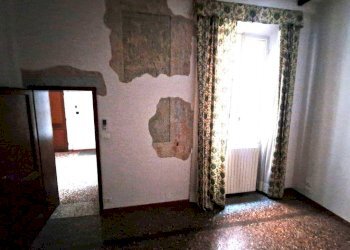 Stanza non arredata - Quadrilocale piazza di Porta Ravegnana, Bologna (zona Centro Storico) - foto 12