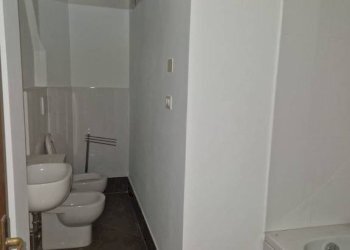 Bagno - Quadrilocale piazza di Porta Ravegnana, Bologna (zona Centro Storico) - foto 19