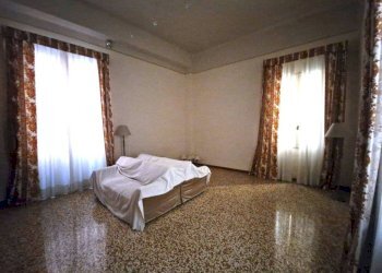 Camera da letto - Quadrilocale piazza di Porta Ravegnana, Bologna (zona Centro Storico) - foto 24