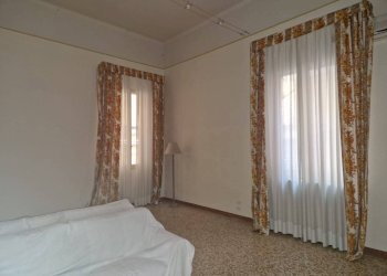 Salone - Quadrilocale piazza di Porta Ravegnana, Bologna (zona Centro Storico) - foto 31