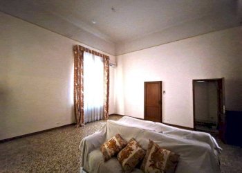 Salone - Quadrilocale piazza di Porta Ravegnana, Bologna (zona Centro Storico) - foto 40