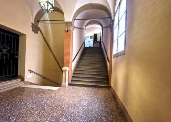 Interno palazzo - Four-room apartment piazza di Porta Ravegnana, Bologna (neighborhood Centro Storico) - photo 3
