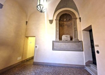 Interno palazzo - Four-room apartment piazza di Porta Ravegnana, Bologna (neighborhood Centro Storico) - photo 4