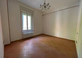 Camera da letto - Bilocale via San Giovanni Bosco, Tortona - foto 7