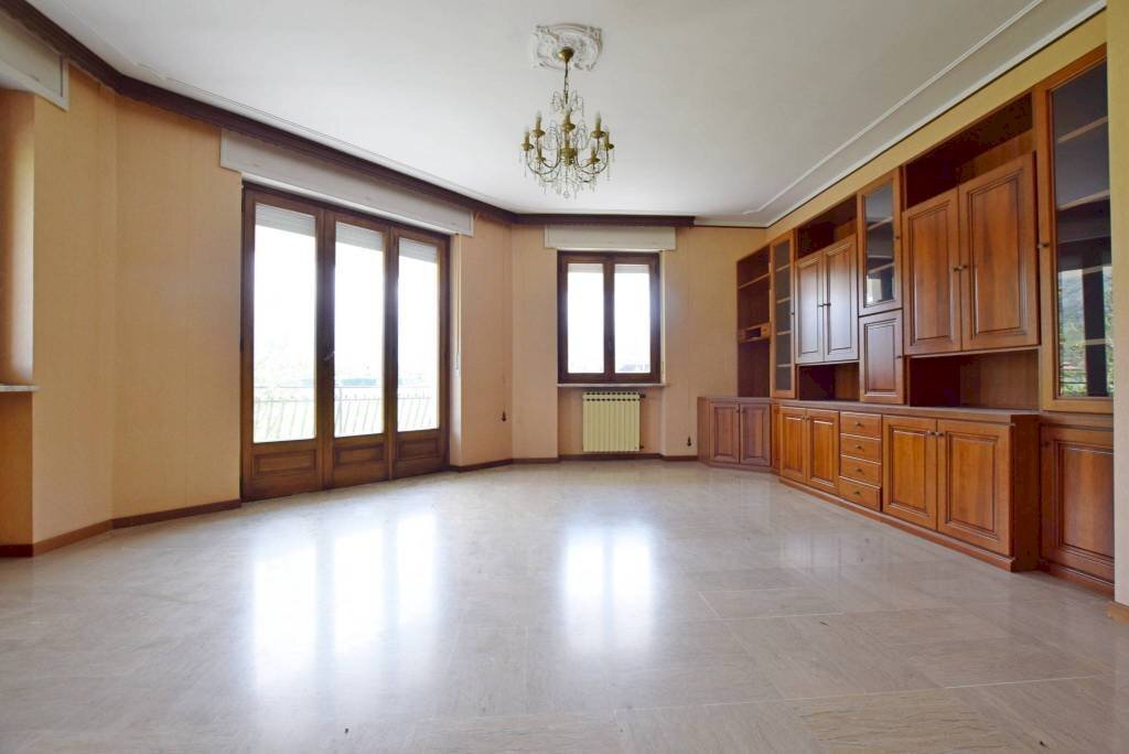 Salone - Casa indipendente via Divisione Cuneense, 21, Roccaforte Mondovì - foto 2