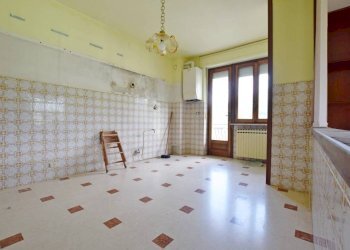 Cucina - Casa indipendente via Divisione Cuneense, 21, Roccaforte Mondovì - foto 4