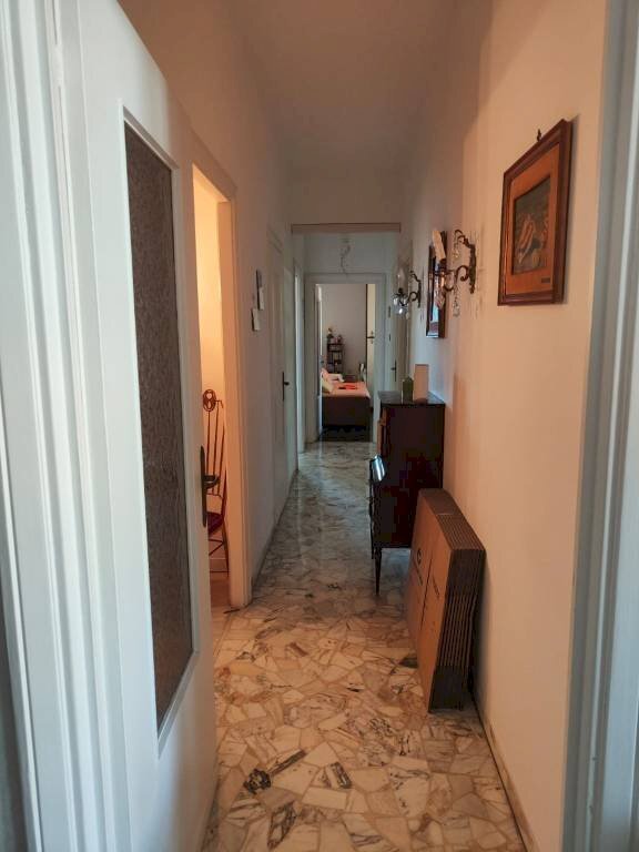 Corridoio - Quadrilocale via Gian Battista Monti, 21, Genova (zona Sampierdarena) - foto 3