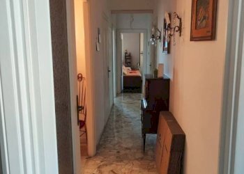 Corridoio - Quadrilocale via Gian Battista Monti, 21, Genova (zona Sampierdarena) - foto 3