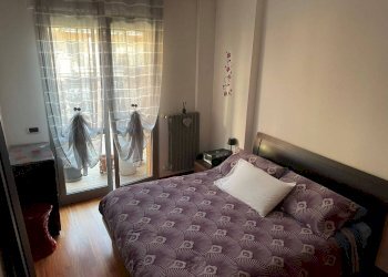 Camera da letto - Bilocale corso Canale, 15, Alba - foto 6