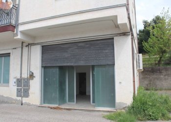 Facciata - Shop via Federico II di Svevia, 5, Senise - photo 1