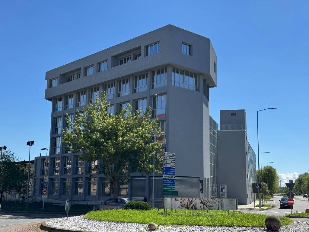 Facciata - Stabile - Palazzo via Torino, 2, Rivalta di Torino - foto 1