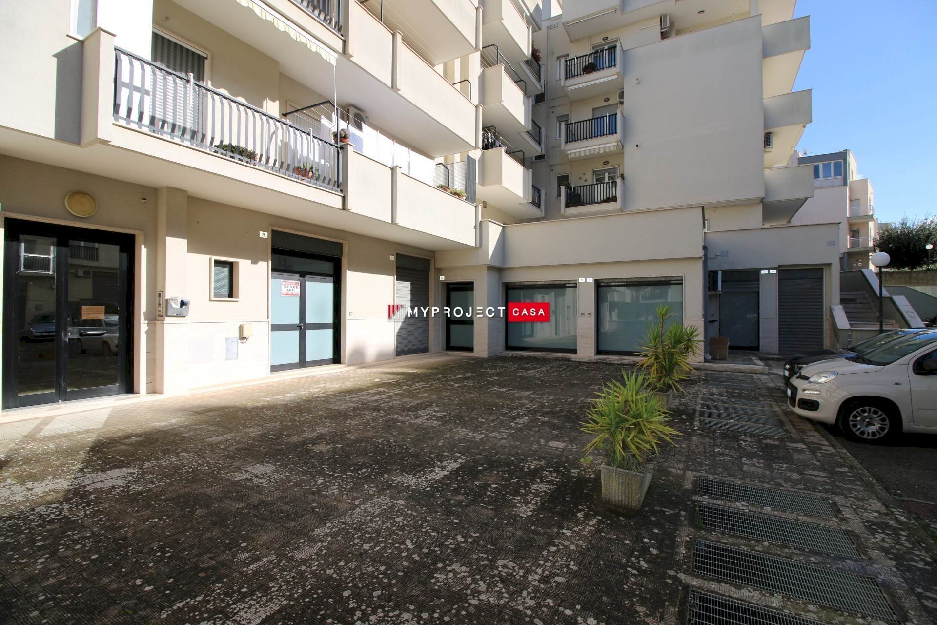 Shop Via Villa Castelli, Martina Franca - photo 1