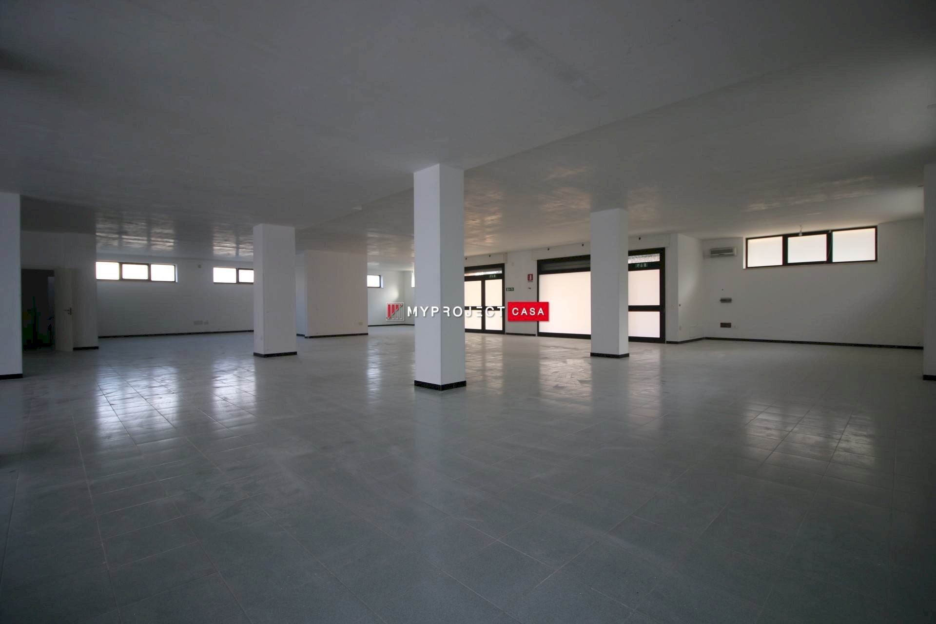 Shop Via Villa Castelli, Martina Franca - photo 3