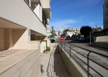 Negozio Via Villa Castelli, Martina Franca - foto 13