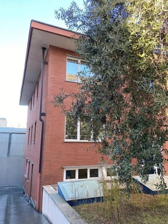 Facciata - Ufficio via Gattinara 3., Torino (zona Vanchiglia) - foto 2