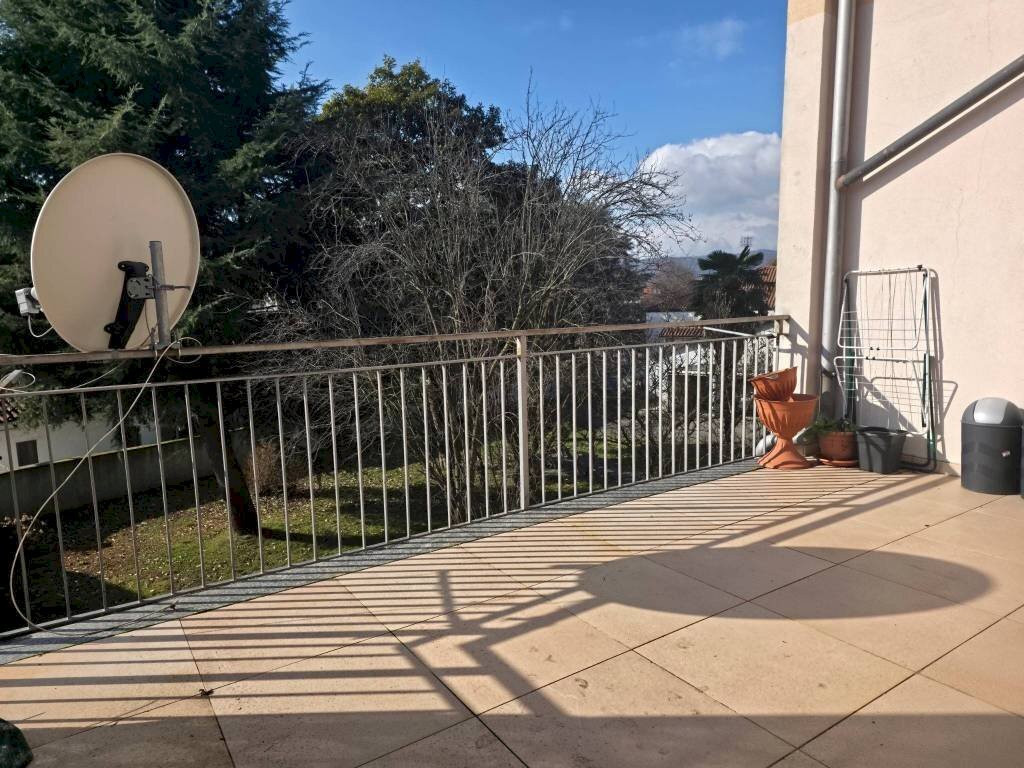 Terrazzo - Quadrilocale piazza Don Luigi Vesco, Strambino - foto 2