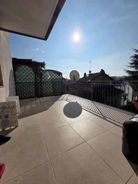 Terrazzo - Quadrilocale piazza Don Luigi Vesco, Strambino - foto 3