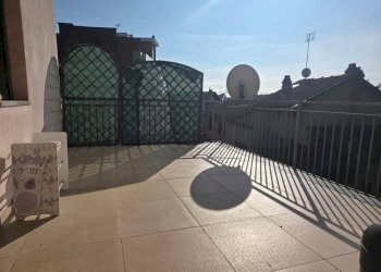 Terrazzo - Quadrilocale piazza Don Luigi Vesco, Strambino - foto 1