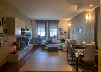 Salone - Quadrilocale piazza Don Luigi Vesco, Strambino - foto 6