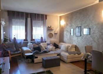 Salone - Quadrilocale piazza Don Luigi Vesco, Strambino - foto 7