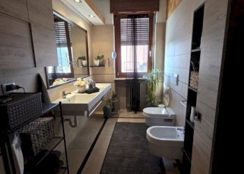 Bagno - Quadrilocale piazza Don Luigi Vesco, Strambino - foto 17