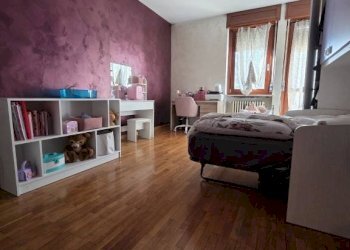 Camera da letto - Quadrilocale piazza Don Luigi Vesco, Strambino - foto 24